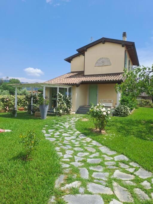 Villa Souari 10' Da Forte De Marmi - 2Km Spiaggia リド・ディ・カマイオーレ エクステリア 写真