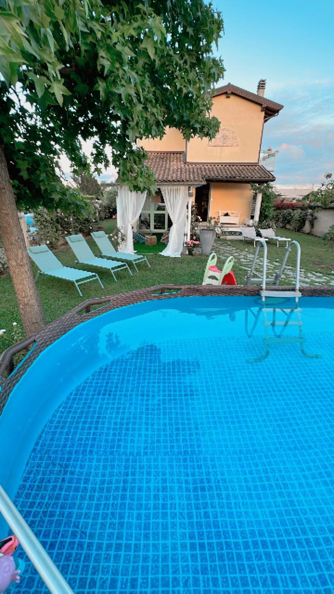 Villa Souari 10' Da Forte De Marmi - 2Km Spiaggia リド・ディ・カマイオーレ エクステリア 写真